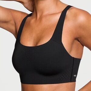 Victoria’s Secret Featherweight Sports Bra 34D